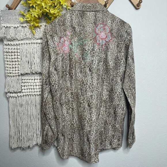 Wrangler Leopard Button Front Floral Embroidered Top - Picture 2 of 6